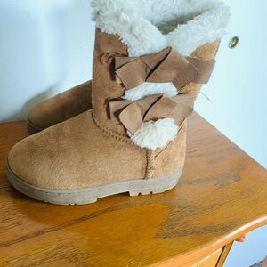 Lily & Dan toddler girls boots warm faux fur lining adorable bows
Size 9–10 tan